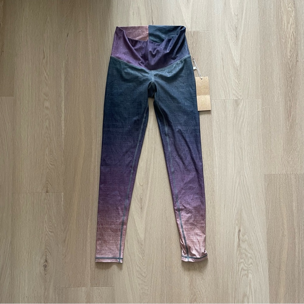 NWT Niyama Sol size S leggings purple, pink, and grey ombré color